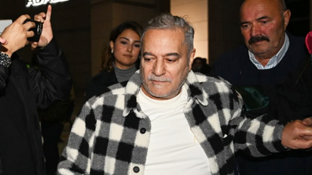 Sapkınlıklarıyla ve kumarla gündemden düşmeyen Mehmet Ali Erbil’in övündüğe şeye bak! Pes yahu hakikaten pes…