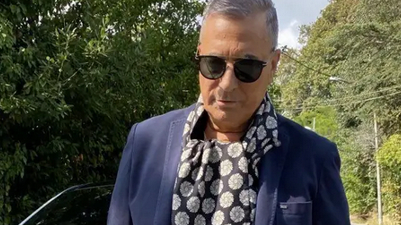 Foto - Sapkınlıklarıyla ve kumarla gündemden düşmeyen Mehmet Ali Erbil’in övündüğe şeye bak! Pes yahu hakikaten pes…