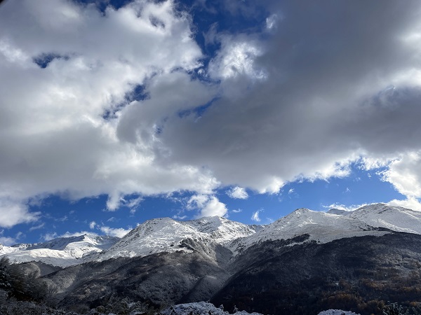 Şar Dağları’na mevsimin ilk karı yağdı