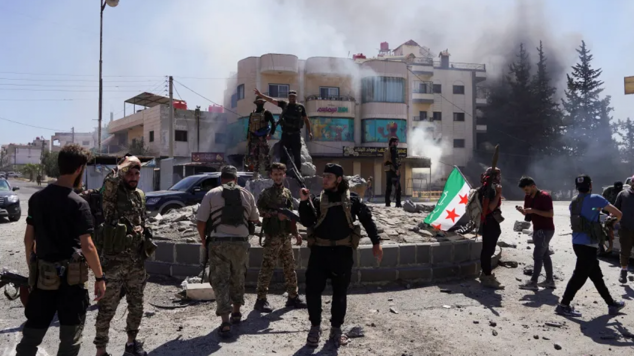 Foto - Şara'dan tüm dünyayı şaşırtan karar! Kendi askerlerini gözaltına aldırdı