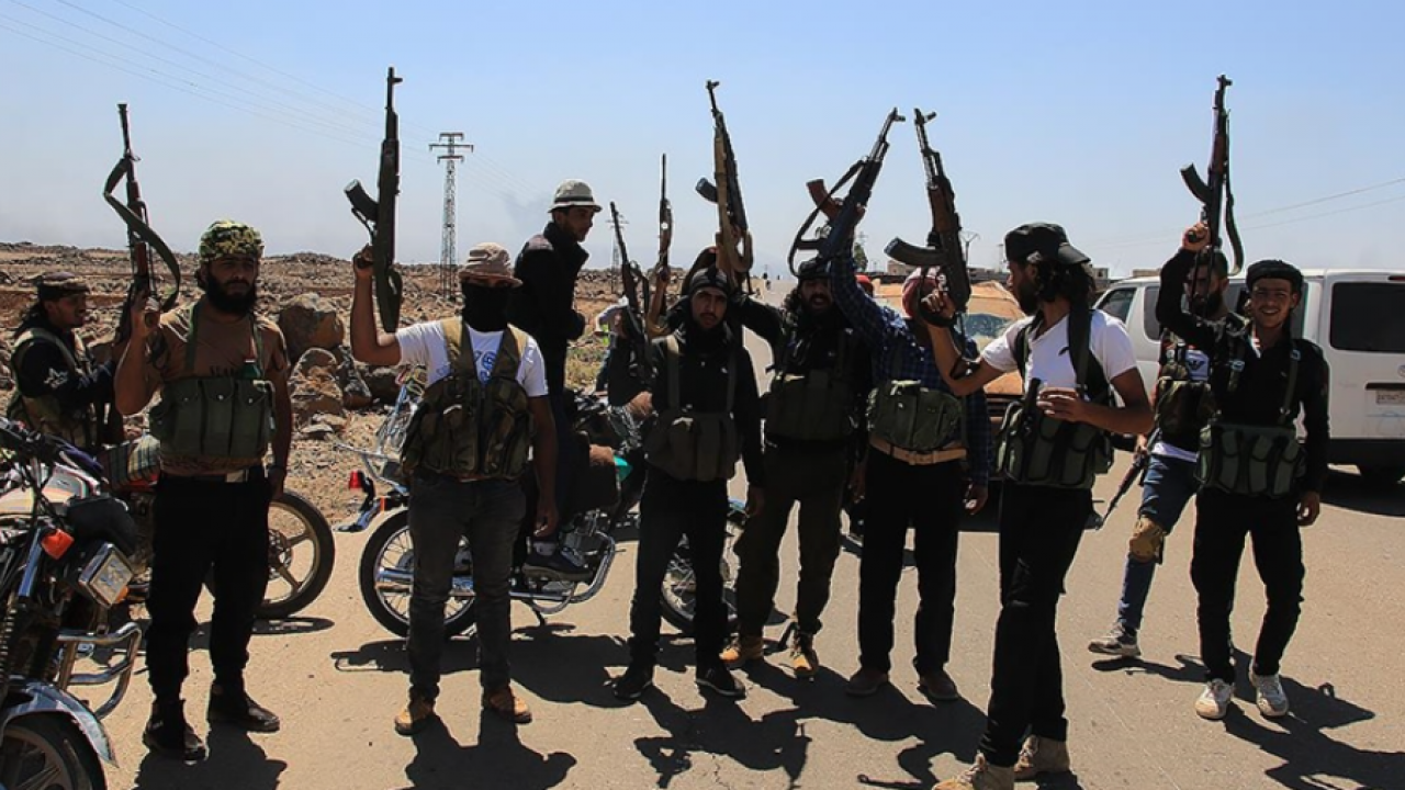 Foto - Şara'dan tüm dünyayı şaşırtan karar! Kendi askerlerini gözaltına aldırdı