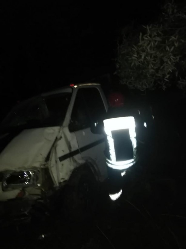 Foto - Şarampole yuvarlanmış kamyonet bulundu! Sürücü kayıp