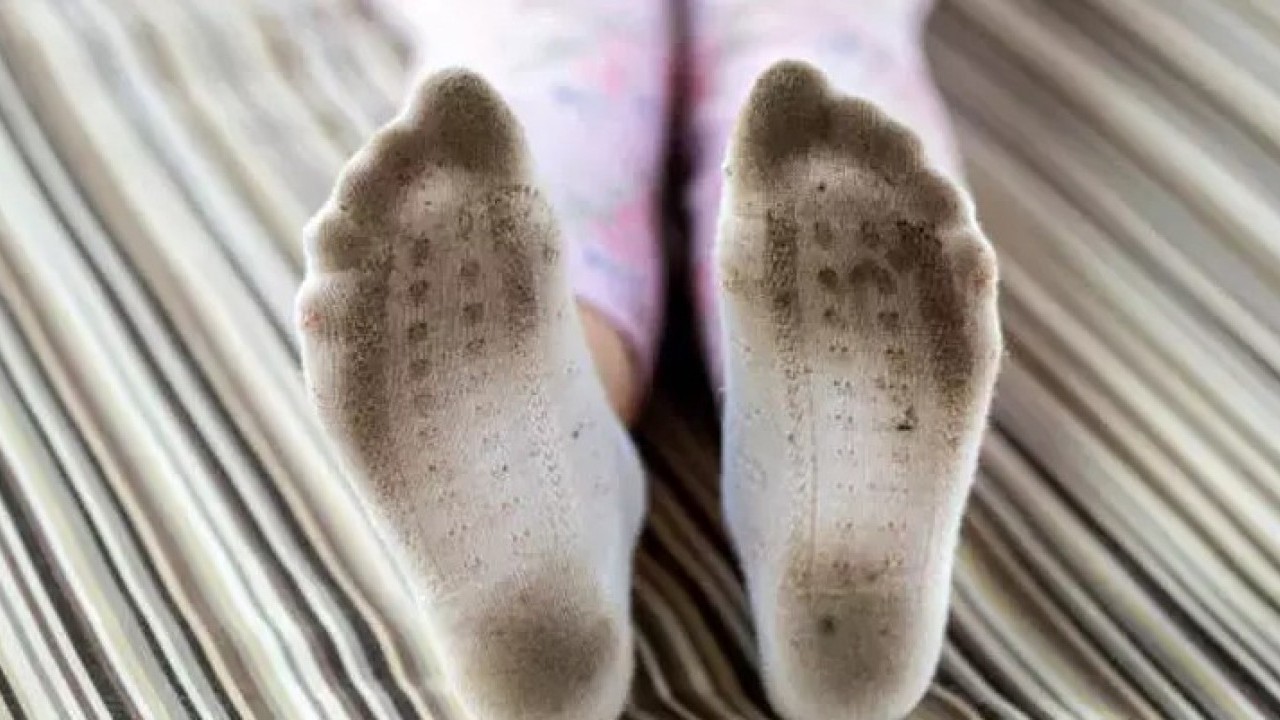 Sararmış ve kirlenmiş kalmayacak! Çorapların ilk günkü gibi beyaz kalmasının doğal yolu