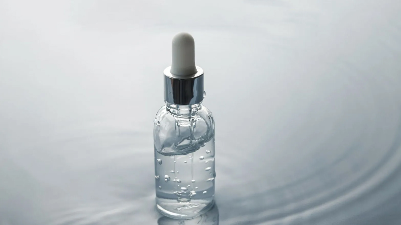 Foto - Sararmış yastıkları kar gibi beyazlatıyor! Deterjandan daha etkili karışım ortaya çıktı