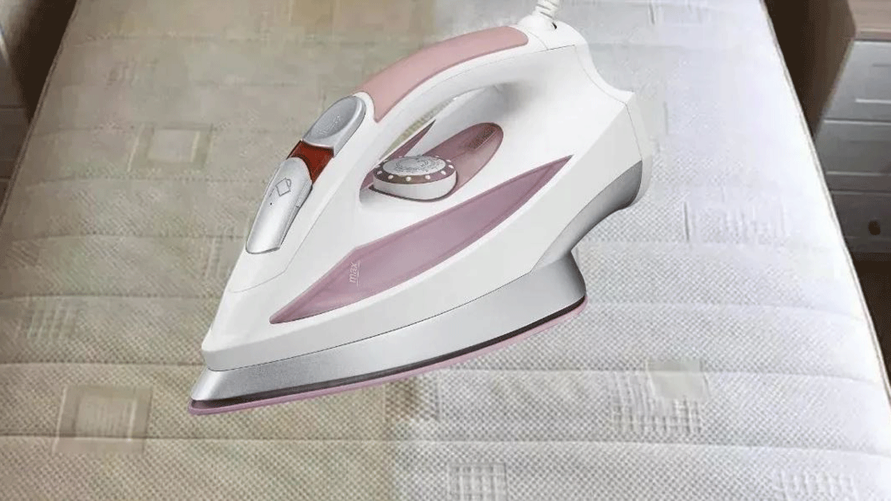 Sararmış yatakları ütü ile temizleme! Yataktaki sarı lekeleri 5 dakikada yok eden yöntem