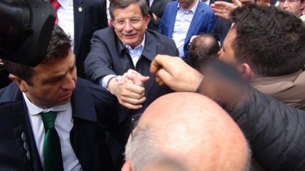 Foto - Sare Davutoğlu'ndan dikkat çeken hareket