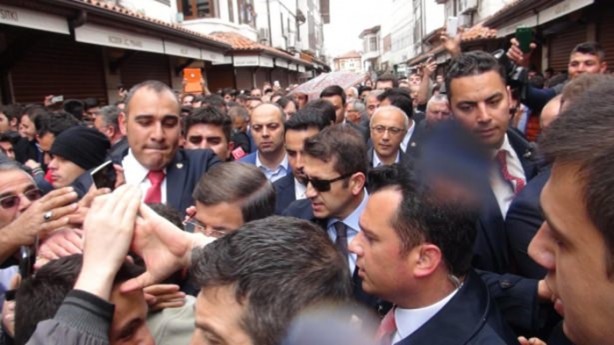 Foto - Sare Davutoğlu'ndan dikkat çeken hareket