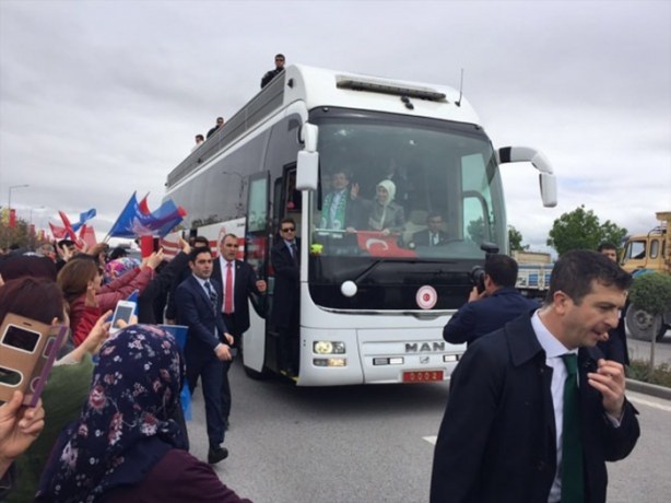 Foto - Sare Davutoğlu'ndan dikkat çeken hareket
