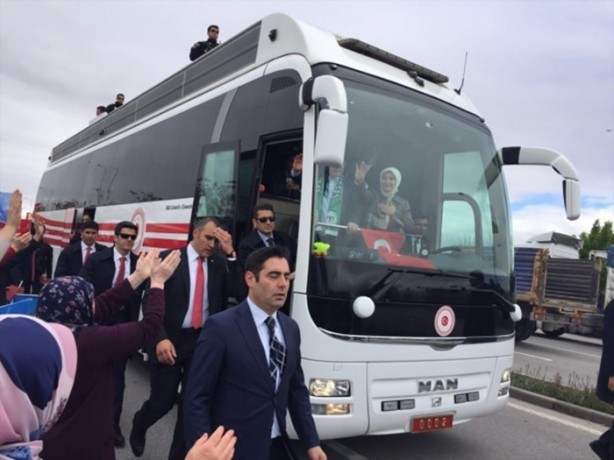 Foto - Sare Davutoğlu'ndan dikkat çeken hareket
