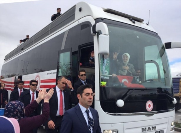 Foto - Sare Davutoğlu'ndan dikkat çeken hareket