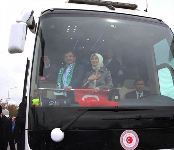 Foto - Sare Davutoğlu'ndan dikkat çeken hareket