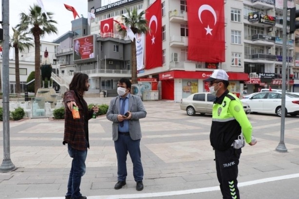 Foto - Sarhoş vatandaş sokağa çıkıp ambulansa otostop çekti
