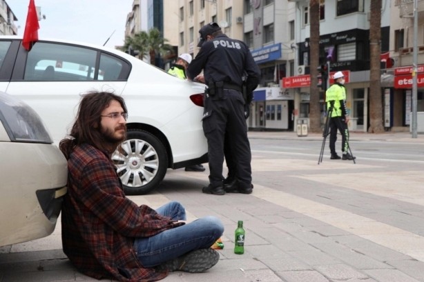 Foto - Sarhoş vatandaş sokağa çıkıp ambulansa otostop çekti