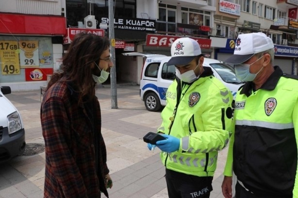 Foto - Sarhoş vatandaş sokağa çıkıp ambulansa otostop çekti