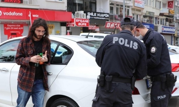 Foto - Sarhoş vatandaş sokağa çıkıp ambulansa otostop çekti