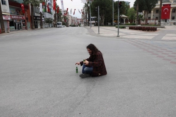 Foto - Sarhoş vatandaş sokağa çıkıp ambulansa otostop çekti