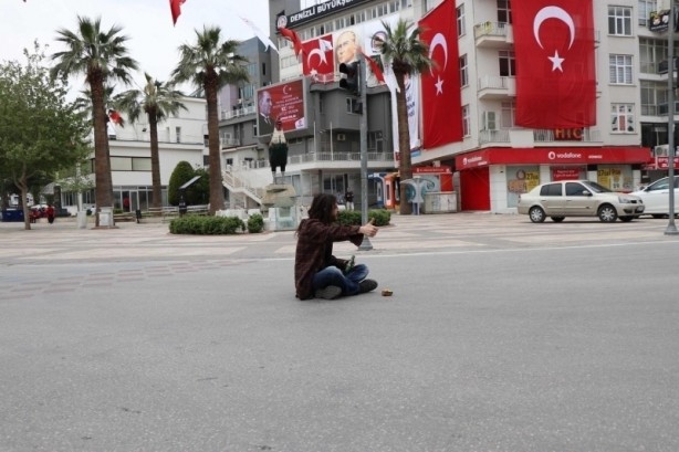 Foto - Sarhoş vatandaş sokağa çıkıp ambulansa otostop çekti
