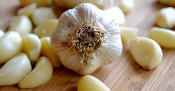 Foto - Sarımsağı baş parmağınıza sarıp bekletirseniz...