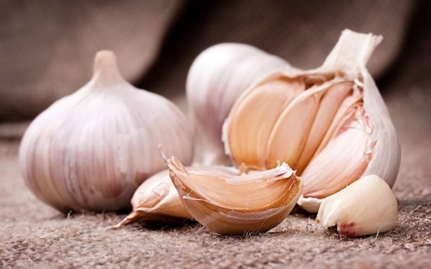 Foto - Sarımsağı baş parmağınıza sarıp bekletirseniz...