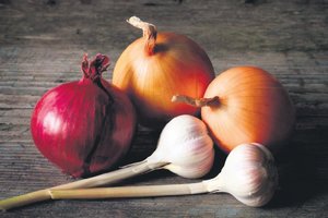 Foto - Sarımsak ve soğanı sakın ama sakın aynı anda pişirmeyin! Bunu çok az kişi biliyor! Aman dikkat