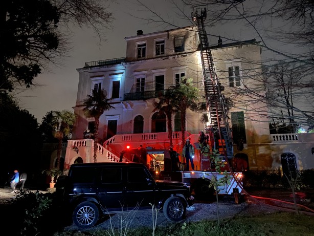 Sarıyer’de 3 katlı köşkte korkutan yangın