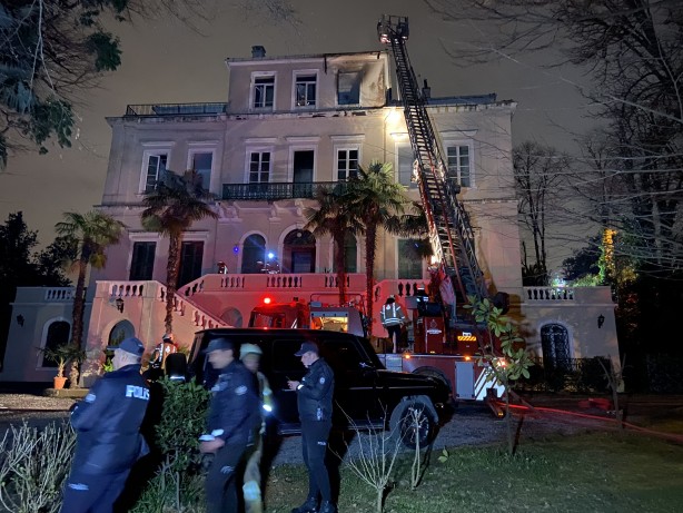 Foto - Sarıyer’de 3 katlı köşkte korkutan yangın