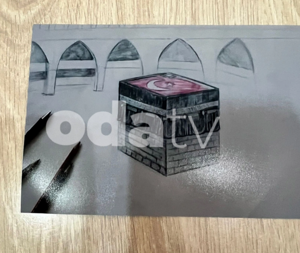 Foto - Sarıyer’deki kilise saldırısının ardından İstiklal Caddesi'ndeki kiliseye zarf içinde resim gönderildi! Zarftan çıkan resimdeki "Kabe" detayı herkesi şaşkına çevirdi 