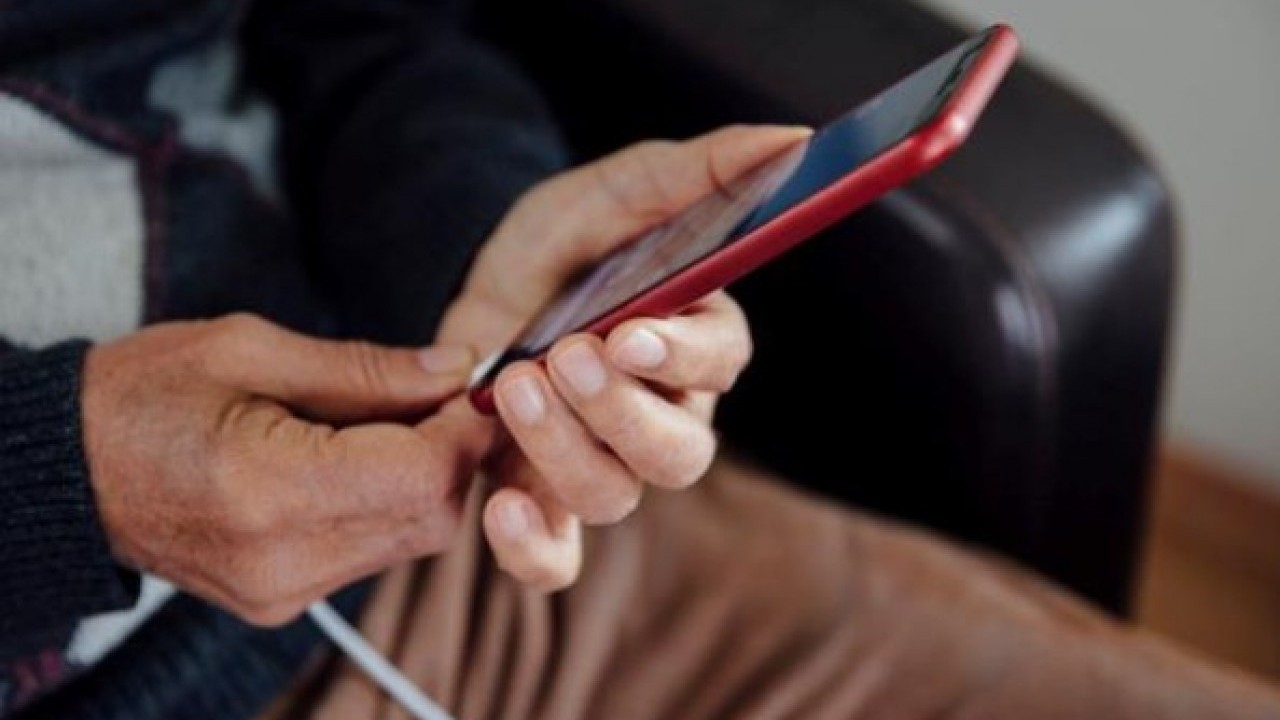 Foto - Şarj cihazını prizde bırakmak zararlı mı? ‘Vampir enerji' tehlike oluşturuyor