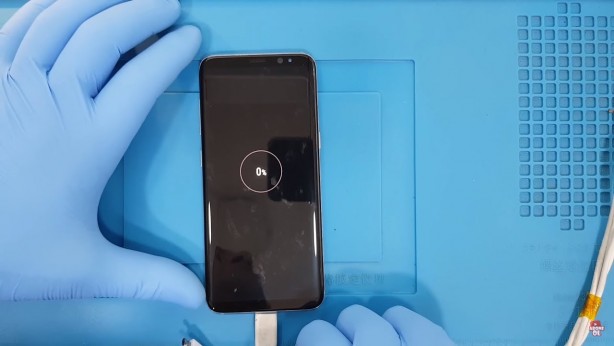 Şarj cihazları tarihe karışacak! Yarım asır dayanabilen batarya geliştirildi