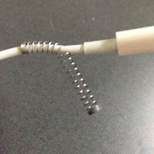 Foto - Şarj kablonuz kopmak üzereyse...