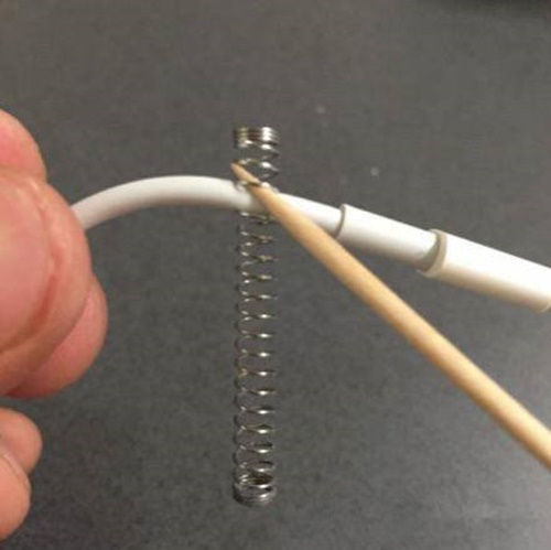 Foto - Şarj kablonuz kopmak üzereyse...