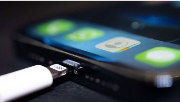 Foto - Şarjdaki telefonu kullanmak sağlığa zararlı mı? 