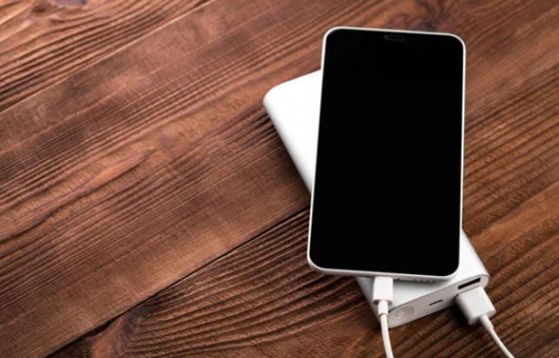 Foto - Şarjdaki telefonu kullanmak sağlığa zararlı mı? 