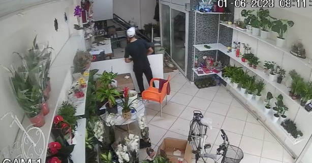 Foto - Şarjdaki telefonu saniyeler içerisinde çaldılar, dakikalar sonra yakalandılar