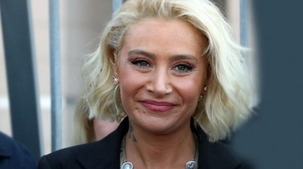 Şarkıcı Sıla evinin etrafını 10 metre çitle çevirdi