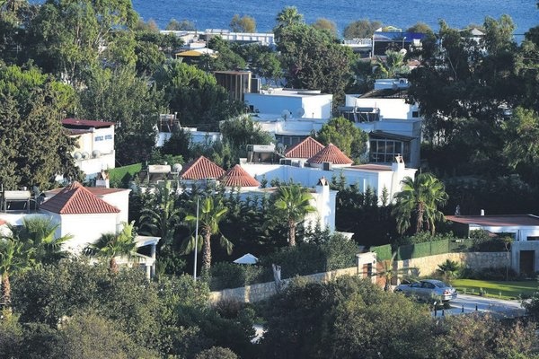 Foto - Şarkıcı Sıla evinin etrafını 10 metre çitle çevirdi