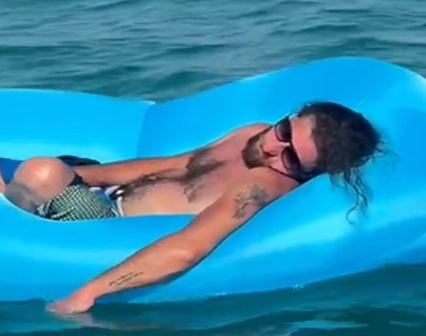 Foto - Saros’ta deniz yatağında uyuyakaldı! Bakın başına ne geldi