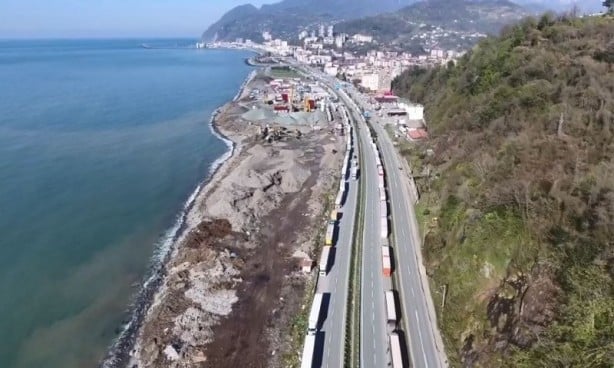 Foto - Sarp Sınır Kapısında kilometrelerce tır kuyruğu