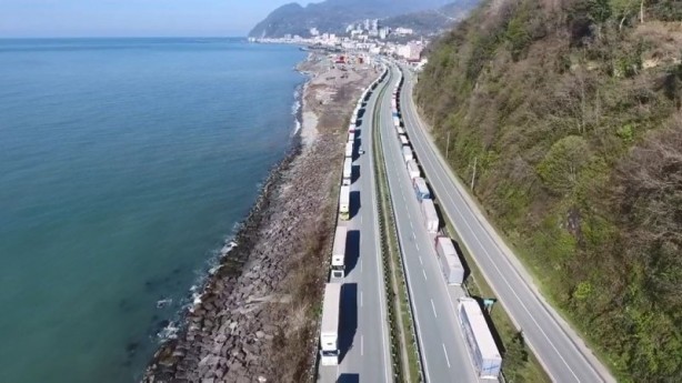 Foto - Sarp Sınır Kapısında kilometrelerce tır kuyruğu