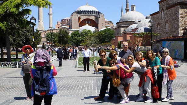 Şaşırtan rapor yayınlandı! Türkiye’de en çok parayı bakın hangi ülkenin turistleri harcıyor! Resmen saçıyorlar