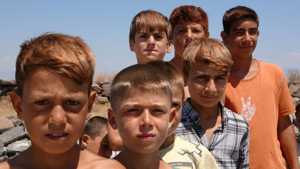 Foto - Şaşırtıcı ama gerçek! Van Gölü'ne giren çocuklara bakın ne oluyor