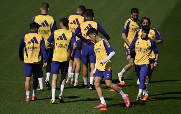 Foto - Şaşkına çeviren Arda Güler hareketi! Manchester City-Real Madrid maçı öncesi ortaya çıktı