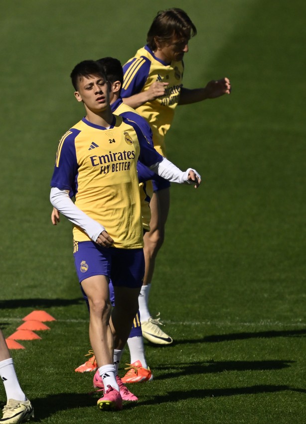 Foto - Şaşkına çeviren Arda Güler hareketi! Manchester City-Real Madrid maçı öncesi ortaya çıktı