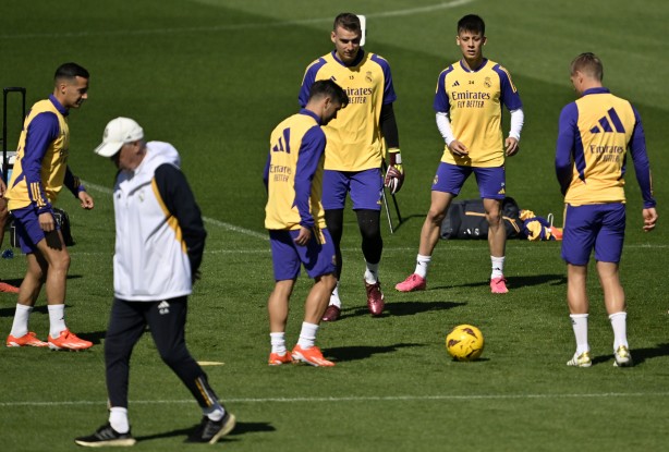 Foto - Şaşkına çeviren Arda Güler hareketi! Manchester City-Real Madrid maçı öncesi ortaya çıktı