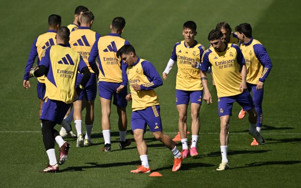 Foto - Şaşkına çeviren Arda Güler hareketi! Manchester City-Real Madrid maçı öncesi ortaya çıktı