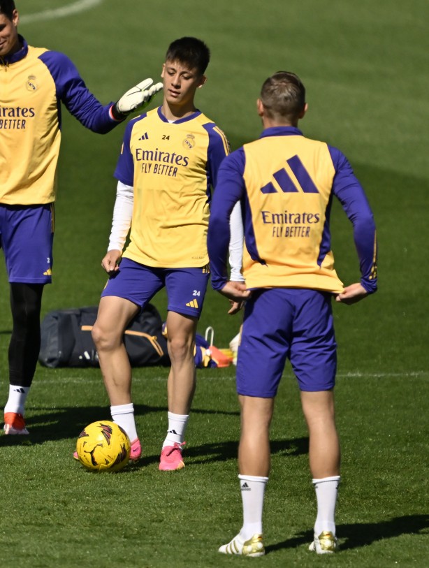 Foto - Şaşkına çeviren Arda Güler hareketi! Manchester City-Real Madrid maçı öncesi ortaya çıktı