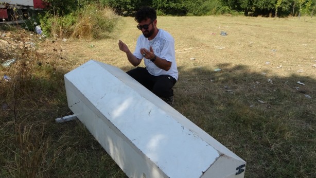 Şaşkına çeviren ilan! Sahibinden satılık az kullanılmış tabut