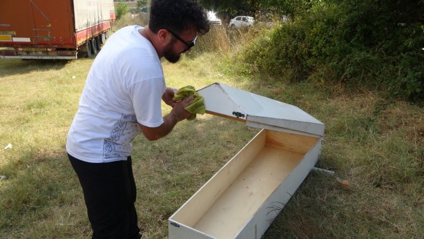 Foto - Şaşkına çeviren ilan! Sahibinden satılık az kullanılmış tabut