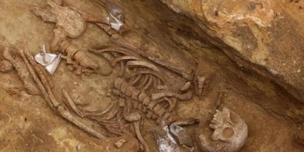 Foto - Şaşkına çeviren keşif: Paris tren istasyonunda antik nekropolde binlerce yıllık tarihi mezarlar keşfedildi!