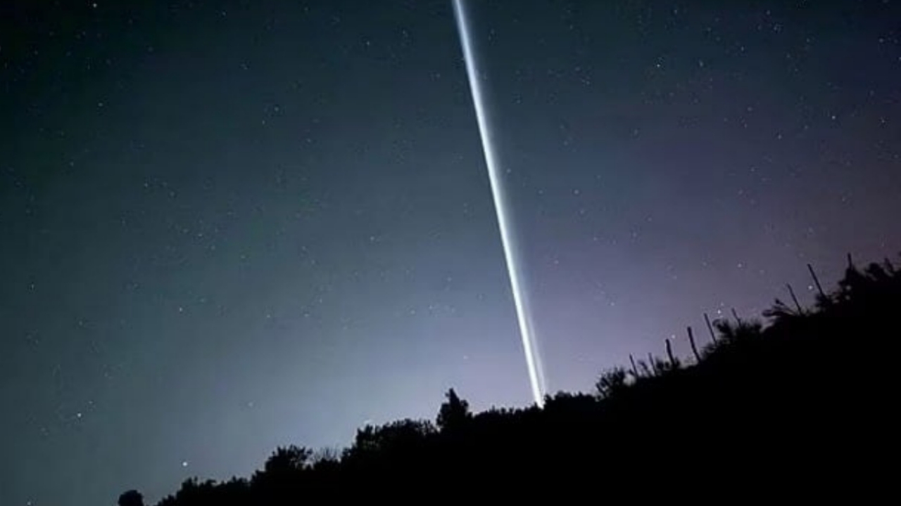 Foto - Şaşkına çeviren olay! Bir anda gökyüzünde görüldü, herkes ne olduğunu merak etti! Doğa olayı sanıldı ama gerçek bambaşka çıktı